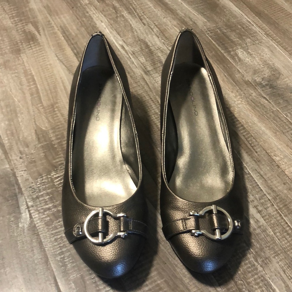 Women’s size 8 small gray wedges